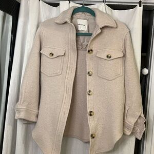 Wilfred Shacket in colour beige